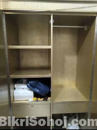 আলমারি (ড্রেসিং মিররসহ)